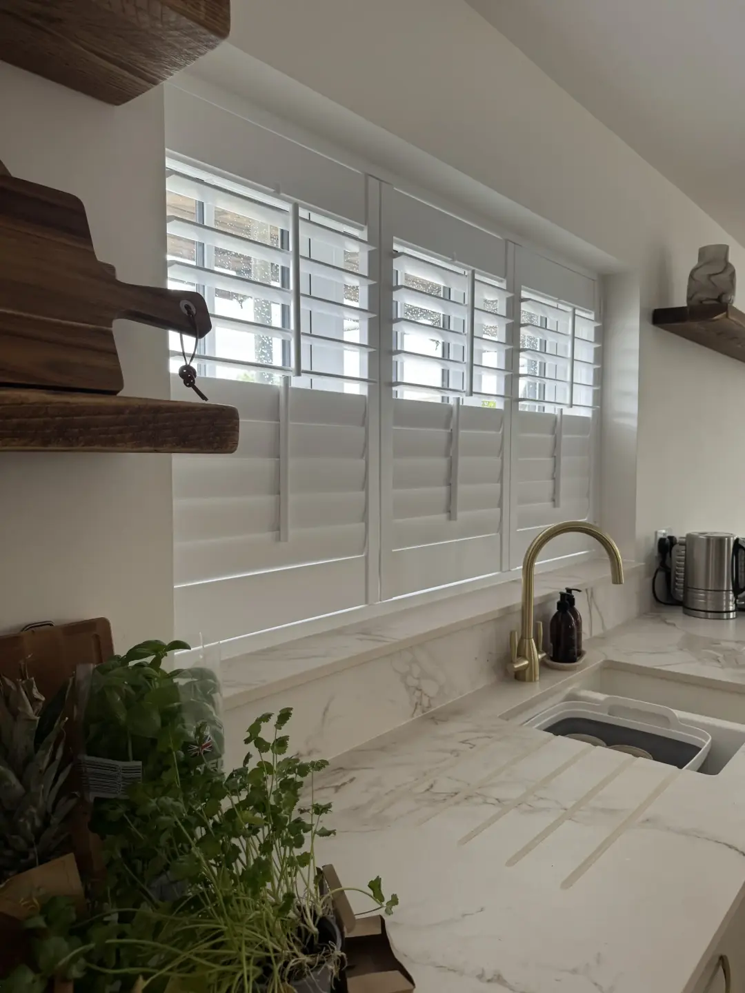 Tier-on-tier plantation shutters with separate upper and lower panels